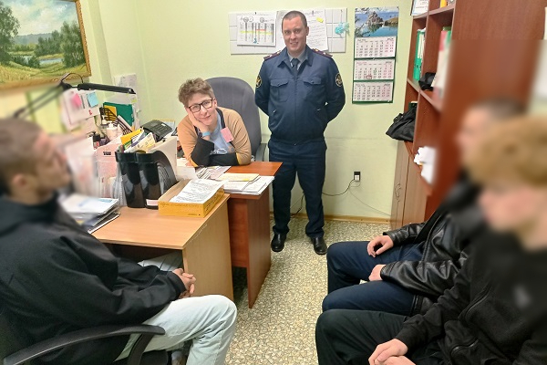 Осужденные подростки посетили ухтинскую психиатрическую больницу